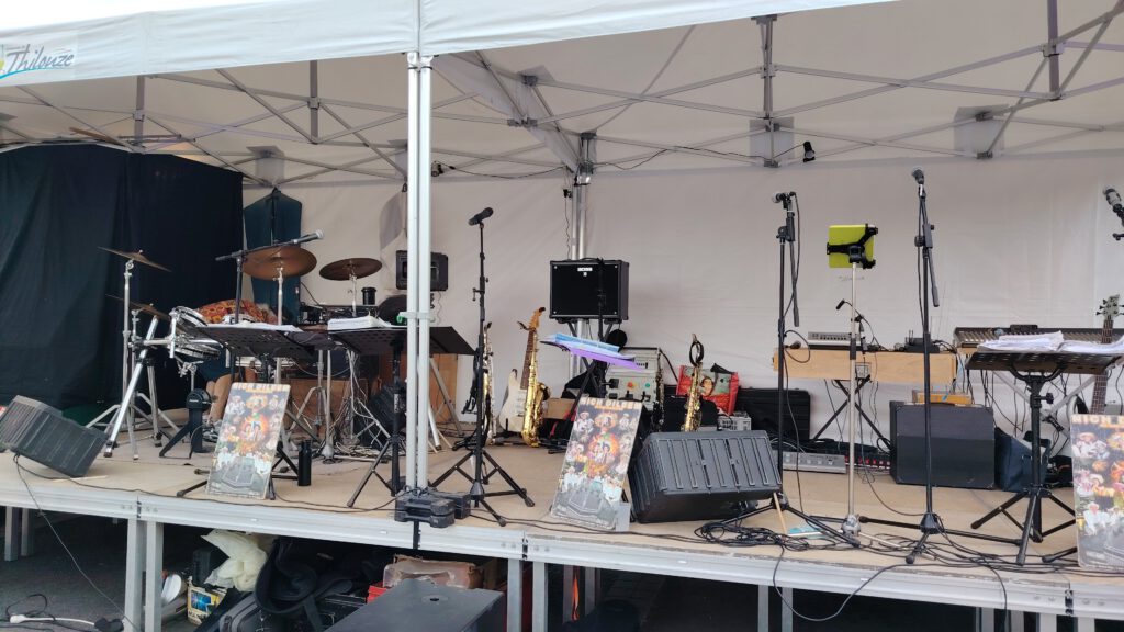 Orchestre Nich Dileem en concert lors d'un bal à THILOUZE